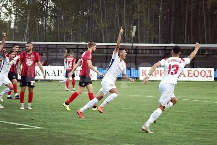 Тим от село се качи на върха във Втора лига! Кариана тресна Локо /Сф/, гостите се отърваха от голям резил