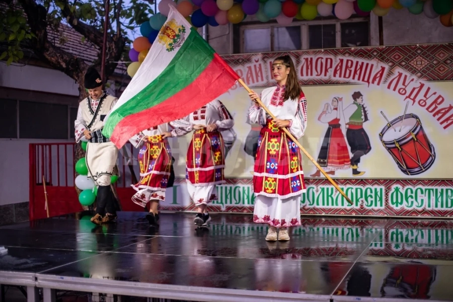 Фолклорният фестивал „Пей, танцувай и в Моравица лудувай“ събра над 150 самодейци от региона СНИМКИ