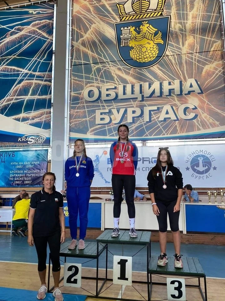 Титли за Натали и Никол в Бургас