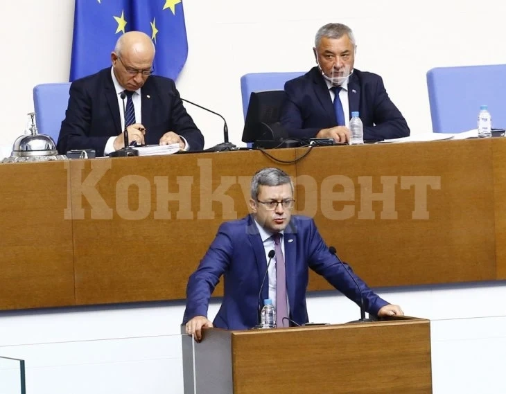 Жега в парламента: 24 май вече няма да е Ден на славянската писменост!