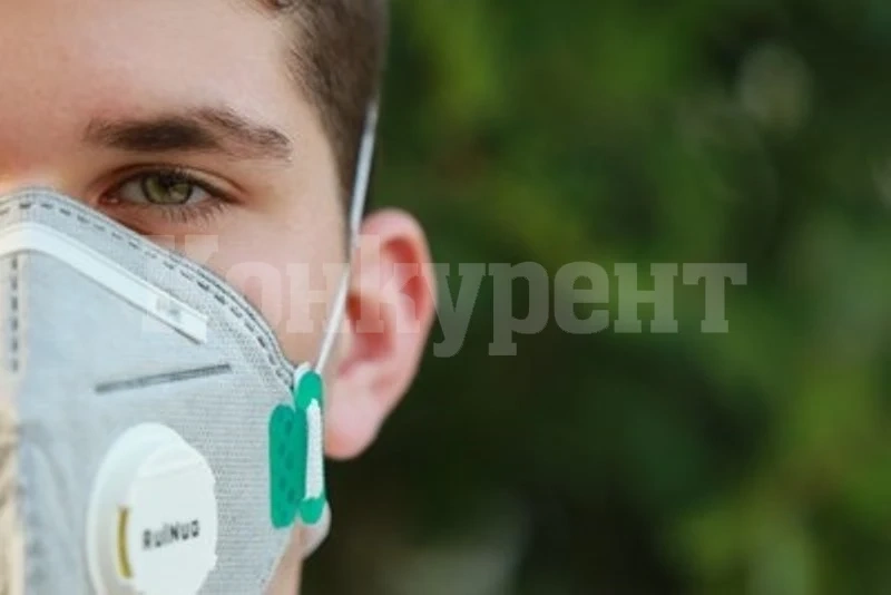 Гръцки лекари тичаха с маски, за да покажат, че няма опасност от задушаване
