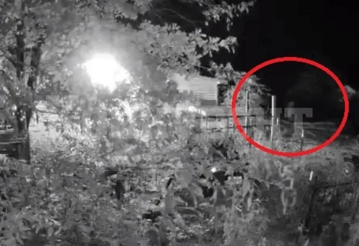 Жена изгледа зловещо ВИДЕО от камерите в ранчото си и се вледени от ужас