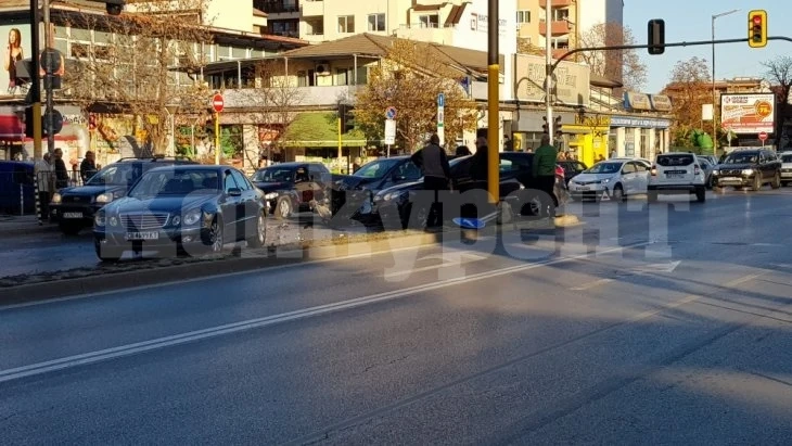 Страшно верижно меле в София