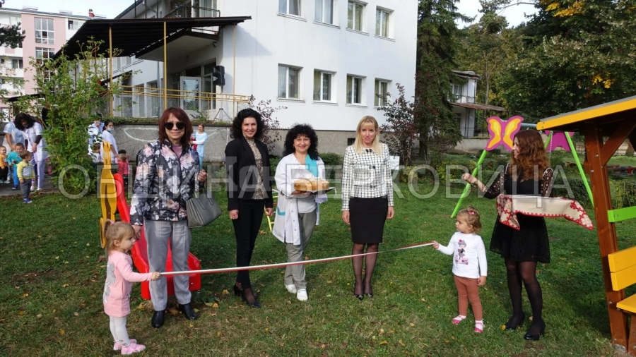 Малчуганите от Детска ясла-Берковица се радват на нови детски съоръжения