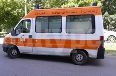 42-годишен от Балчик е в кома след удар в дърво по пътя Добрич – Крушари