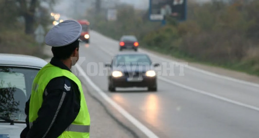 Дъждът не уплаши полицията, проведоха специализирани операции в...