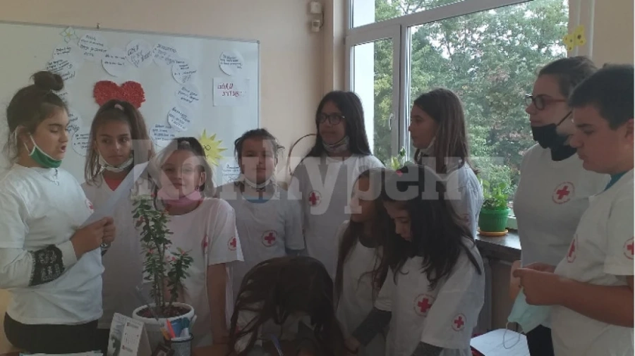 Млади червенокръстци положиха клетва в Мездра