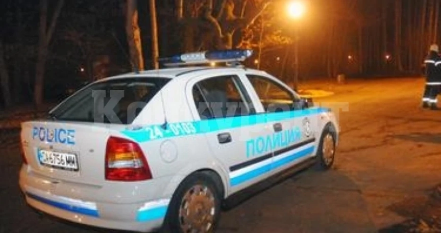 Полицаи се явиха на сигнал в Пловдив: Ученик замерва майка си с посуда