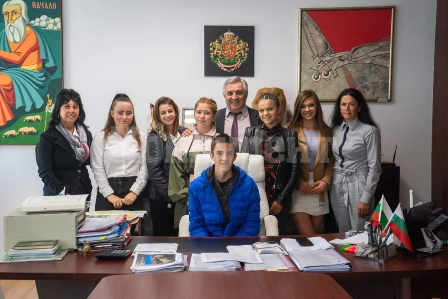 Ден на отворените врати в Мездра за празника на българската община