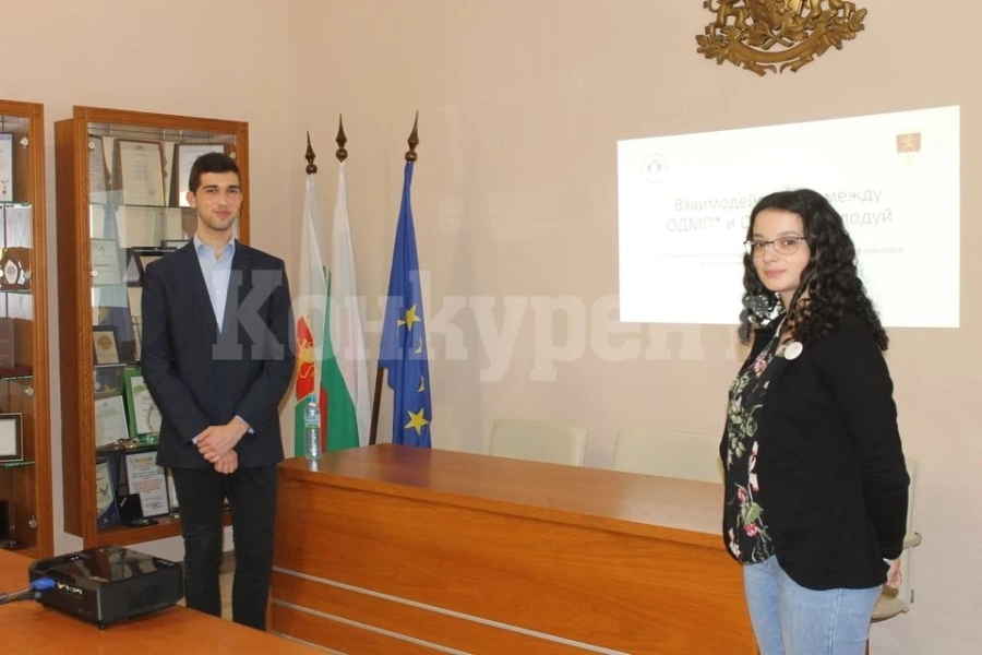 Младите работят добре в общинския парламент в Козлодуй