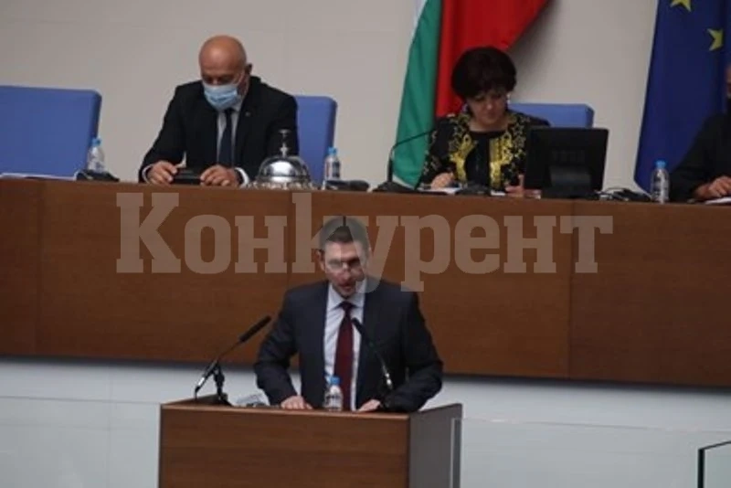 Вътрешният министър обяснява в парламента защо от ГДБОП са нахлули на грешен адрес