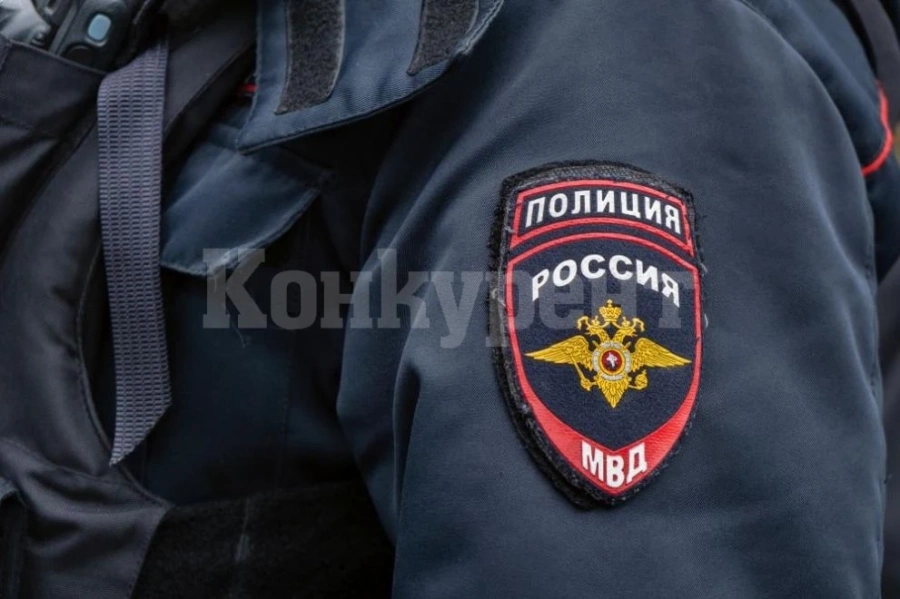 Обвиняват полицай за убийство на мъж, когото смятал за жена