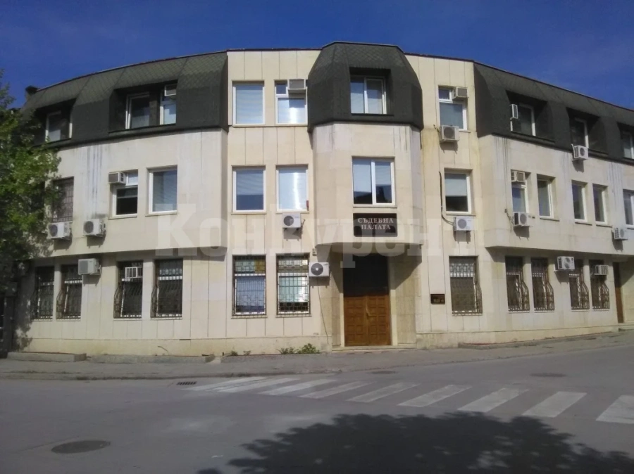 Районният съд в Мездра търси човек за...