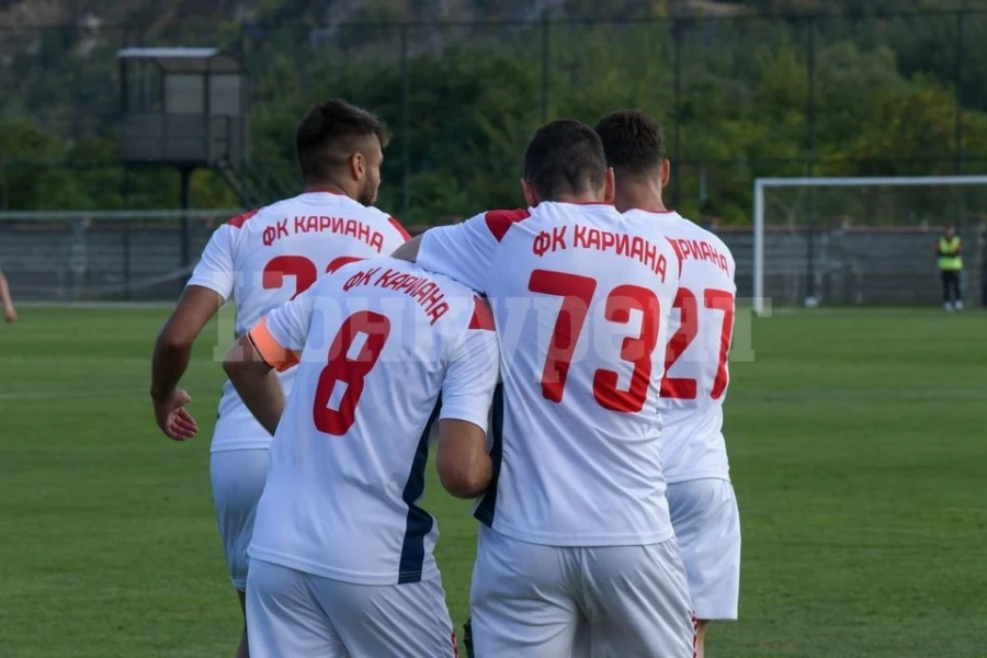 Бивш халф на Кариана се прибира от Англия
