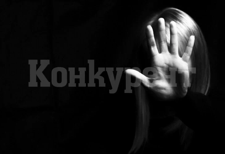 Докато родителите планират бъдещето ѝ, тя подготвя тяхното убийство