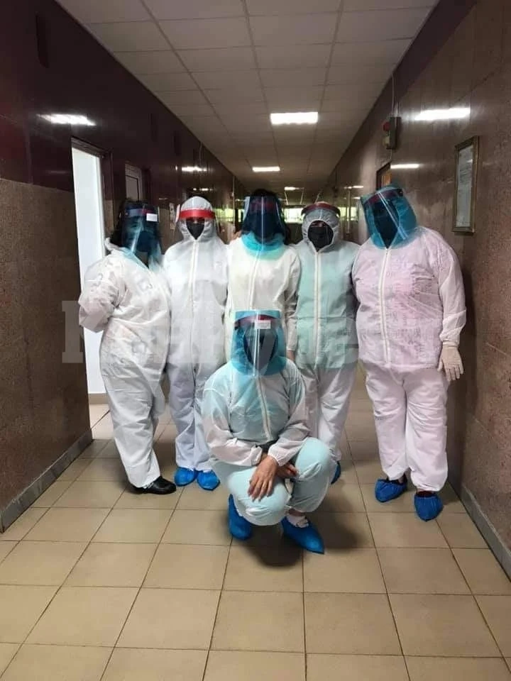 Две лекарки се грижат за болните с COVID-19 в инфекциозното в Монтана