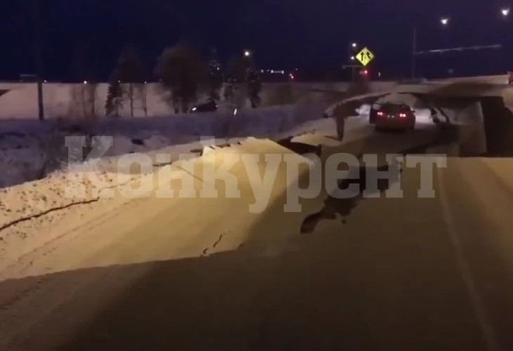  Пътят се разцепва за секунди и 2 цунами: Страшно ВИДЕО от земетресението 7,5 в Аляска