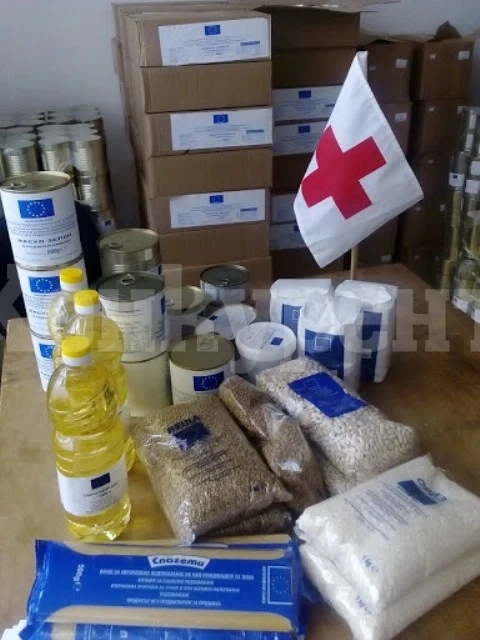 БЧК раздава хранителни продукти в Берковица
