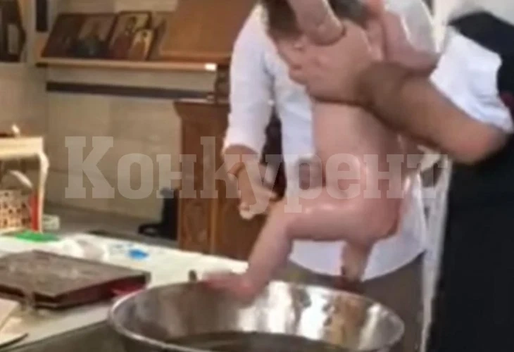 Шокиращи кадри от кръщене: Свещеник малтретира бебе, а родителите му... ВИДЕО