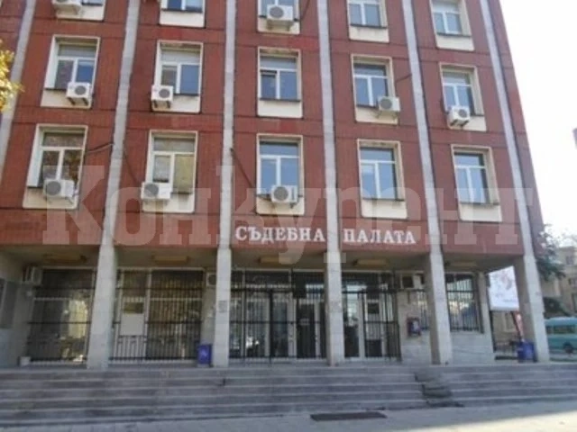 Гледат делото за заплаха с убийство на лекар от Червен бряг