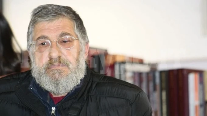Деян  Енев е първият носител на националната литературна награда „Йордан Радичков\