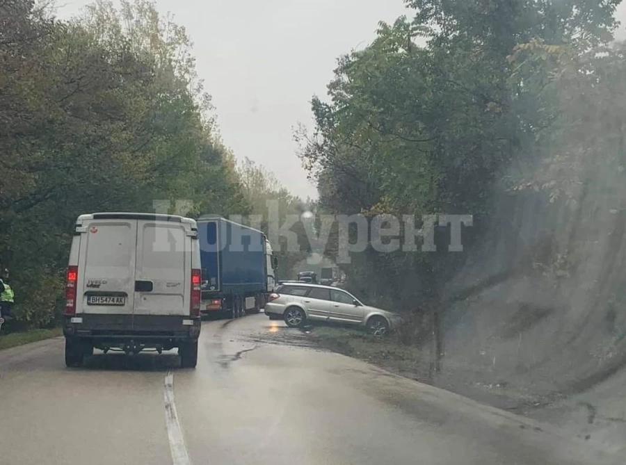 Заваля дъжд и катастрофите започнаха СНИМКА