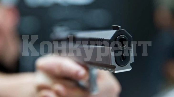 Пловдивчанин се ядоса на опашката пред магазин, извади пистолет и... 