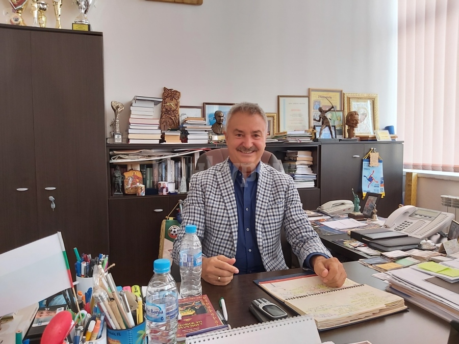 Усмивки от старите ФУТБОЛНИ ленти: Златко Живков живял 3 години зад \
