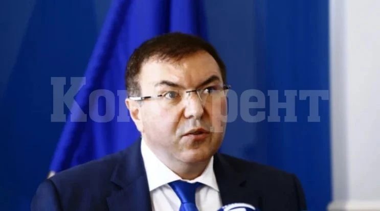 Здравният министър с прогноза за продължителността на дистанционното обучение