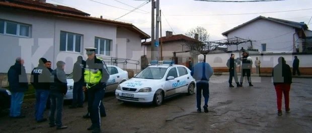 След донос! Ченгетата нахлуха в къща в Хайредин и откриха …