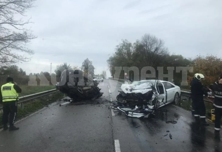 Адски челен сблъсък взе жертва и затвори главен път Е-70