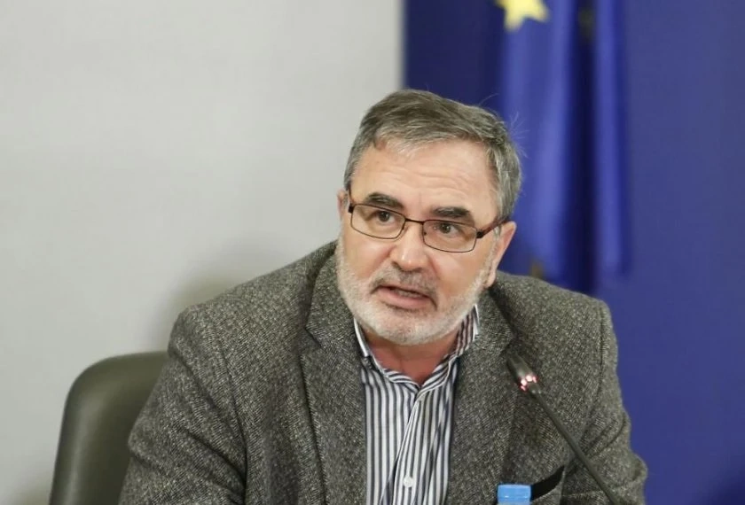 Готви се затваряне и на прогимназиите, може да налагат и задължителна дистанционна работа