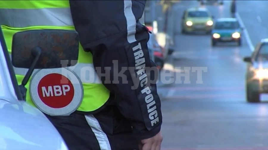 Спипаха два автомобила без номера