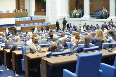 300 лв. минимална пенсия от 1 януари, приеха депутатите на първо четене