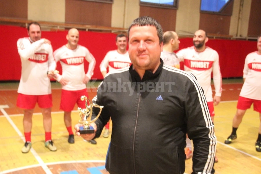Голово шоу за Академията, сътворено от Янев, Даци, Мечката, Иван и шефът на БКС