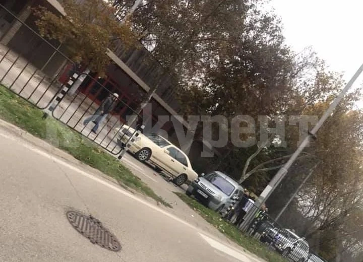  Две коли се натресоха на пешеходна пътека във Видин СНИМКИ
