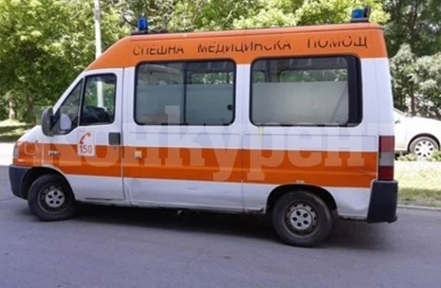 Мъж е в болница във Варна, късо съединение овъгли апартамента му