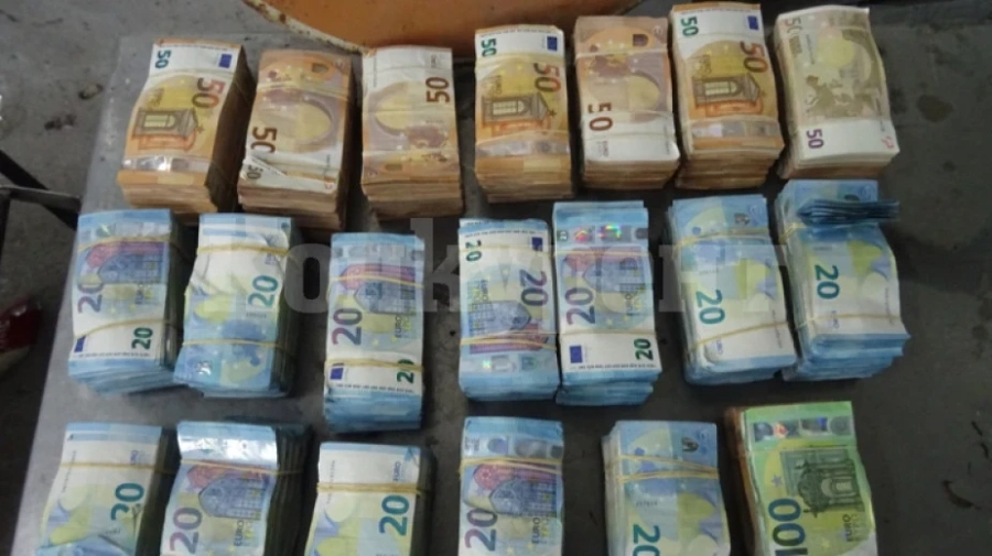 Задържаха турски граждани с почти половин милион евро на Дунав мост 2