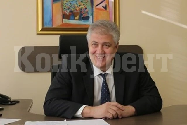 Проф. Балтов: Фургоните пред болниците намаляват натиска над здравните заведения