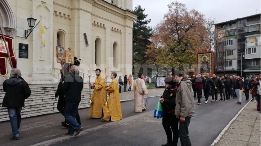 Литийни шествия срещу COVID-19 правят в Северозапада