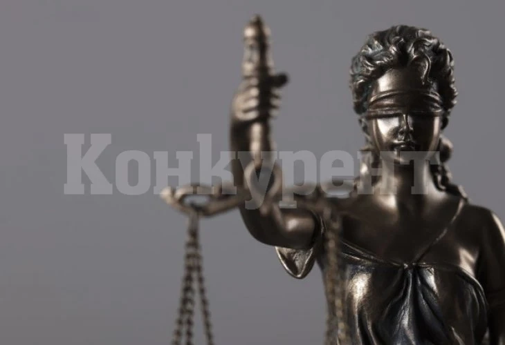 Екшън в София: Женско меле със скубане и пистолет на опашка в магазин, развръзката е...