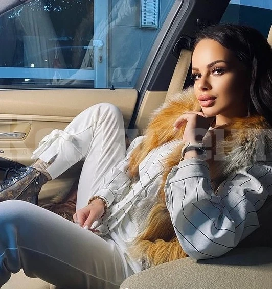 Сузанита отново си показа силикона СНИМКА 18+