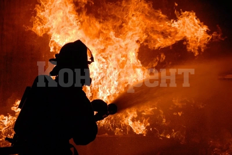 Късо съединение подпали барака