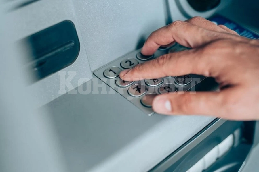 Задържаха младеж, откраднал от чужда дебитна карта 8 хил. лева