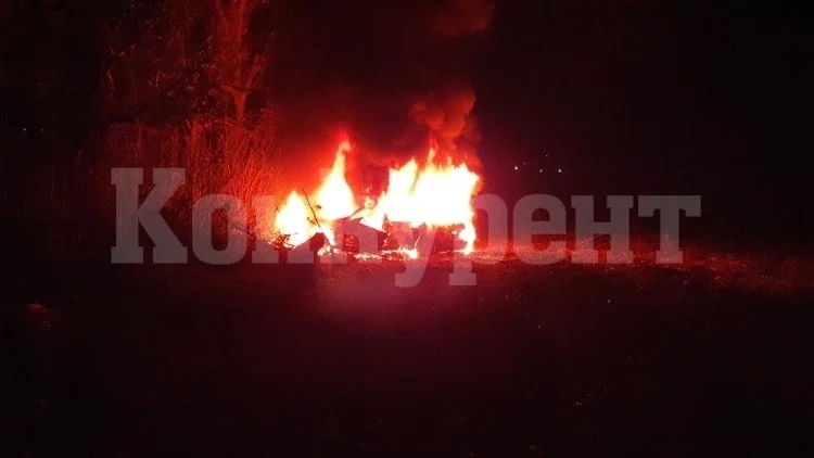 „Мерцедес“ пламна при катастрофа на пътя Лом-Монтана СНИМКА