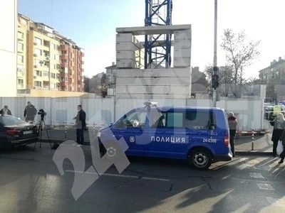 С откъснат крак е най-леко пострадалият от падналата до пазар в София арматура