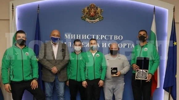Приз за Ивайло Иванов и от министър Кралев, канят го на турнир в Катар
