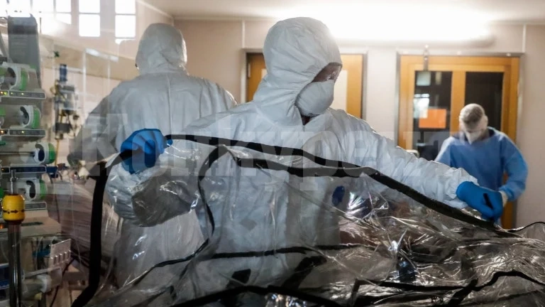Мъж от Враца почина от COVID-19, сред новите заразени има двама лекари и 7 учители и ученици