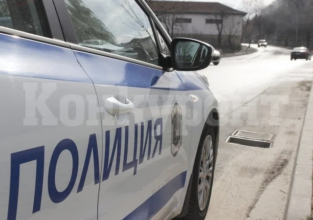 Заловиха 29-годишен без книжка да дава газ на „Голф“