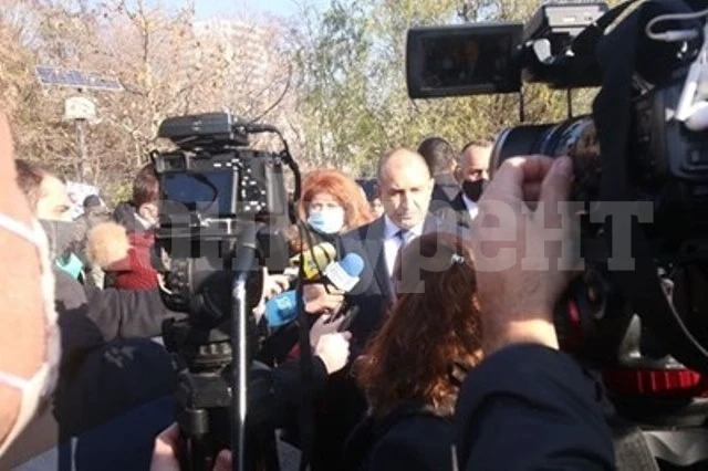 Радев: Българите умират не заради коронавируса, а заради хаоса в управлението на кризата